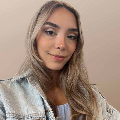 <b>Amanda Mandiki<br/>BT Group</b><br/><br/>Amanda Mandiki transitioned from psychology and teaching to a Frontend Developer at BT Group, revolutionising TV broadcasting with a sophisticated frontend tool. A staunch advocate for female empowerment, she mentors for Code First Girls, increasing female representation at BT through strategic recruitment. Her work has not only boosted diversity and inclusion but also earned her recognition in government discussions and on social media. Amanda's multifaceted contributions make her a standout nominee for the Tech for Good Award.