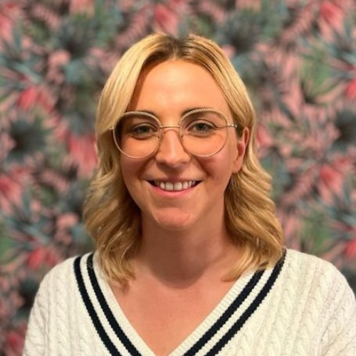 <b>Alison Simpson<br/>SheCanCode</b><br/><br/>Brand & Content Director at SheCanCode, Alison helps lead a 6,000+ member platform supporting women in tech. She champions mentorship, events, and inclusive career pathways.